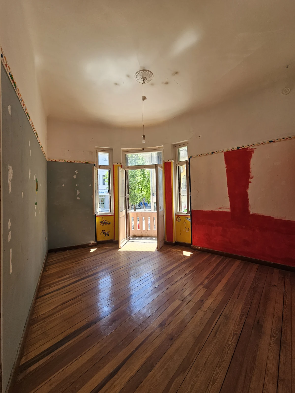 First floor, current condition — corner room with curved window arrangement